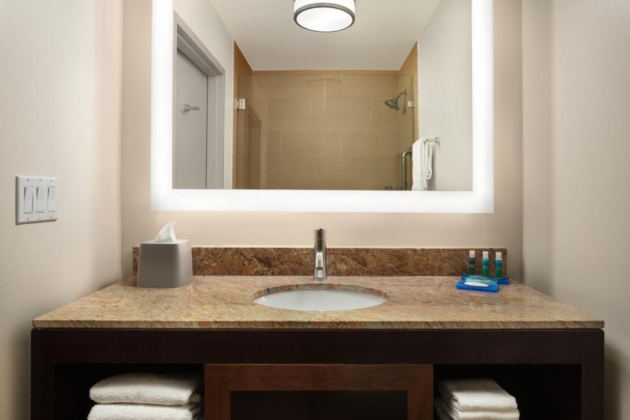 Holiday Inn Express Hotel & Suites Belmont By Ihg Exterior foto