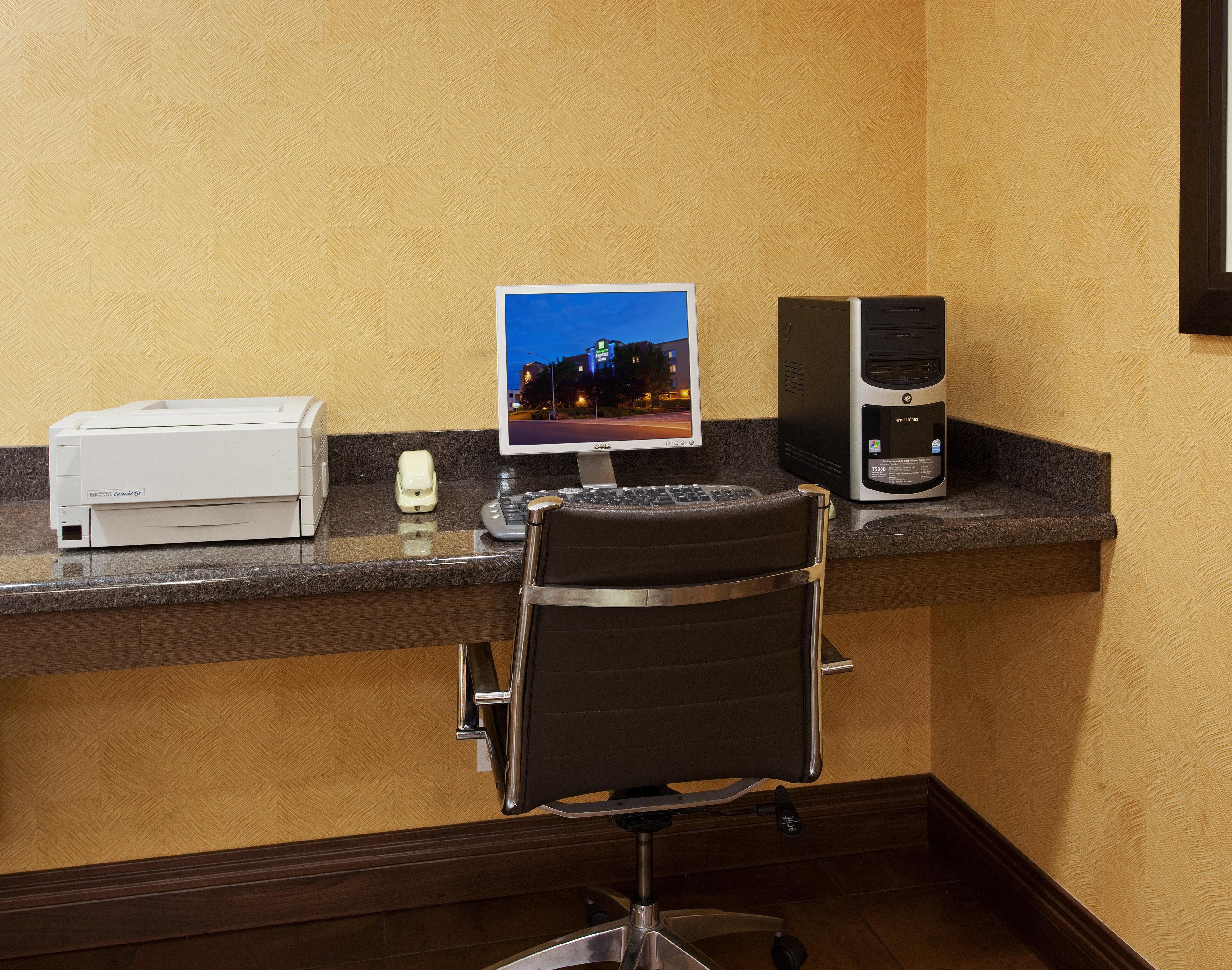 Holiday Inn Express Hotel & Suites Belmont By Ihg Exterior foto