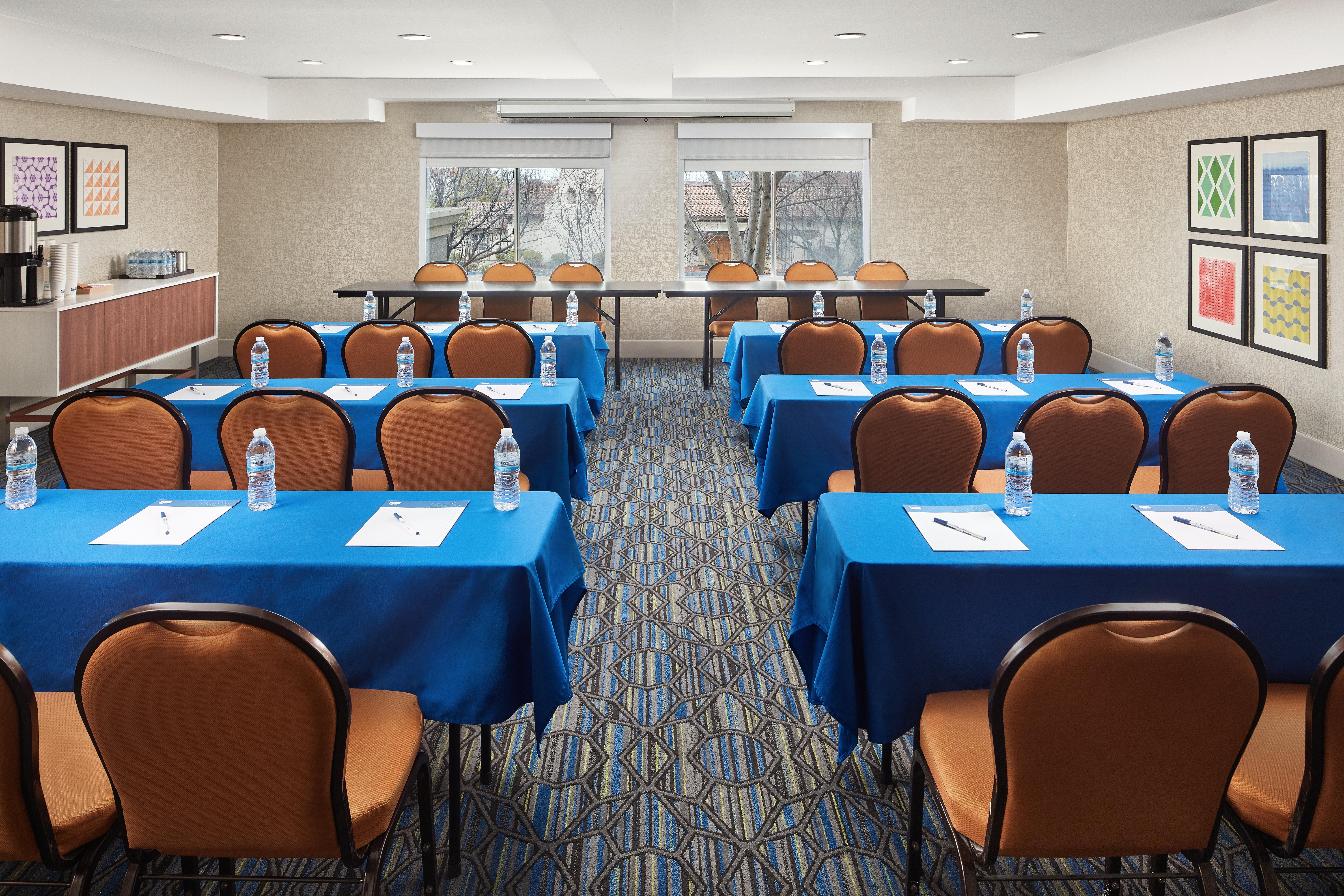 Holiday Inn Express Hotel & Suites Belmont By Ihg Exterior foto