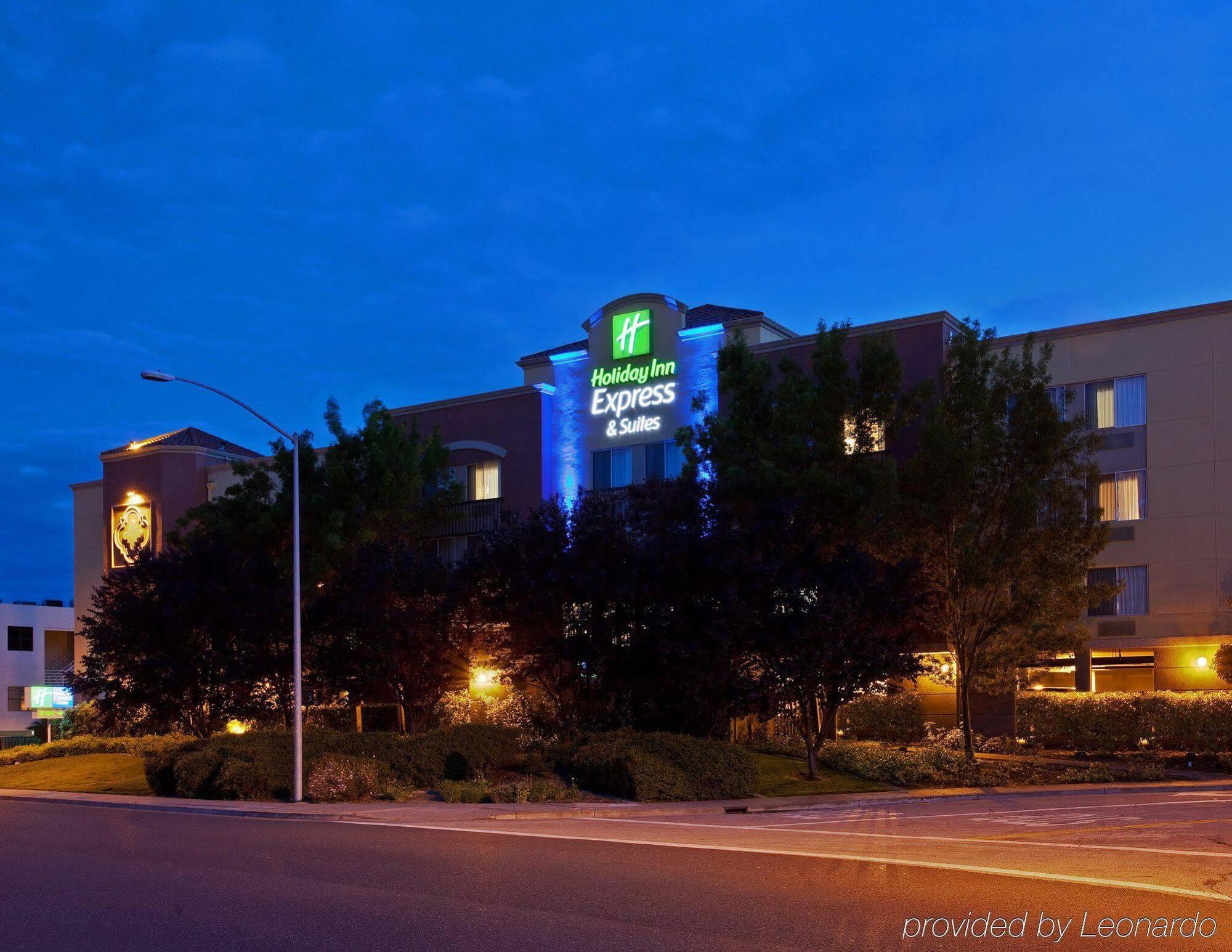 Holiday Inn Express Hotel & Suites Belmont By Ihg Exterior foto